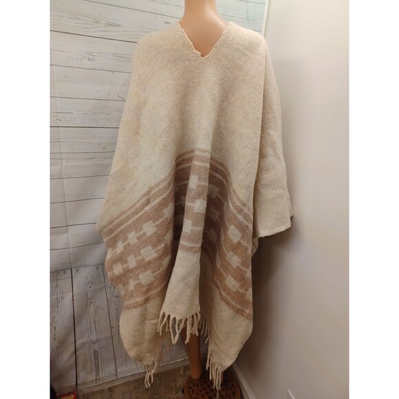Vtg Alpaca Wool Llama Embroidered Poncho Cape Fringe Cloak O/S 55"x77" - Picture 9 of 13